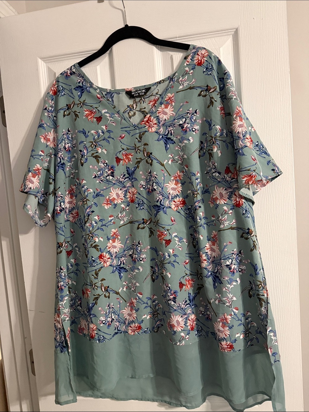 Size 18-20 BloomChic  Sage Green Floral V-Neck shirt